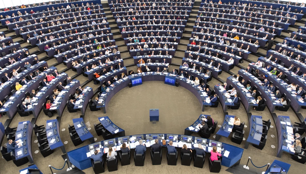 ​Kraje członkowskie UE są przeciwne przyjętemu w środę przez Parlament Europejski projektowi unijnego budżetu na 2019 rok. Ich zdaniem poziom wydatków w nim jest za wysoki. Zgodnie z projektem zobowiązania na przyszły rok wyniosłyby 166,34 mld euro, a płatności - 149,3 mld euro.