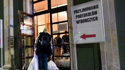 PiS wygrywa w sejmiku mazowieckim, nie ma samodzielnej większości