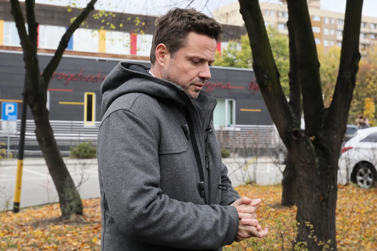 Rafał Trzaskowski zapowiedział, że w przyszłym tygodniu, jeszcze przed objęciem urzędu prezydenta Warszawy, przedstawi plan realizacji pierwszych obietnic z kampanii wyborczej, dokładnie powie kiedy one zostaną zrealizowane. Według danych opublikowanych na stronie Państwowej Komisji Wyborczej Trzaskowski - kandydat Koalicji Obywatelskiej - w I turze wygrał wybory na prezydenta Warszawy, uzyskując 56,67 proc. głosów. Kandydat Zjednoczonej Prawicy Patryk Jaki otrzymał 28,53 proc. głosów.