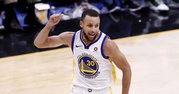 Stephen Curry zdobył 51 punktów, a Golden State Warriors u siebie wygrali z Washington Wizards 144:122 w środowym meczu ligi NBA. 30-letni koszykarz trafił aż 11 z 16 rzutów za trzy punkty, a tego wszystkiego dokonał w ciągu zaledwie trzech kwart.