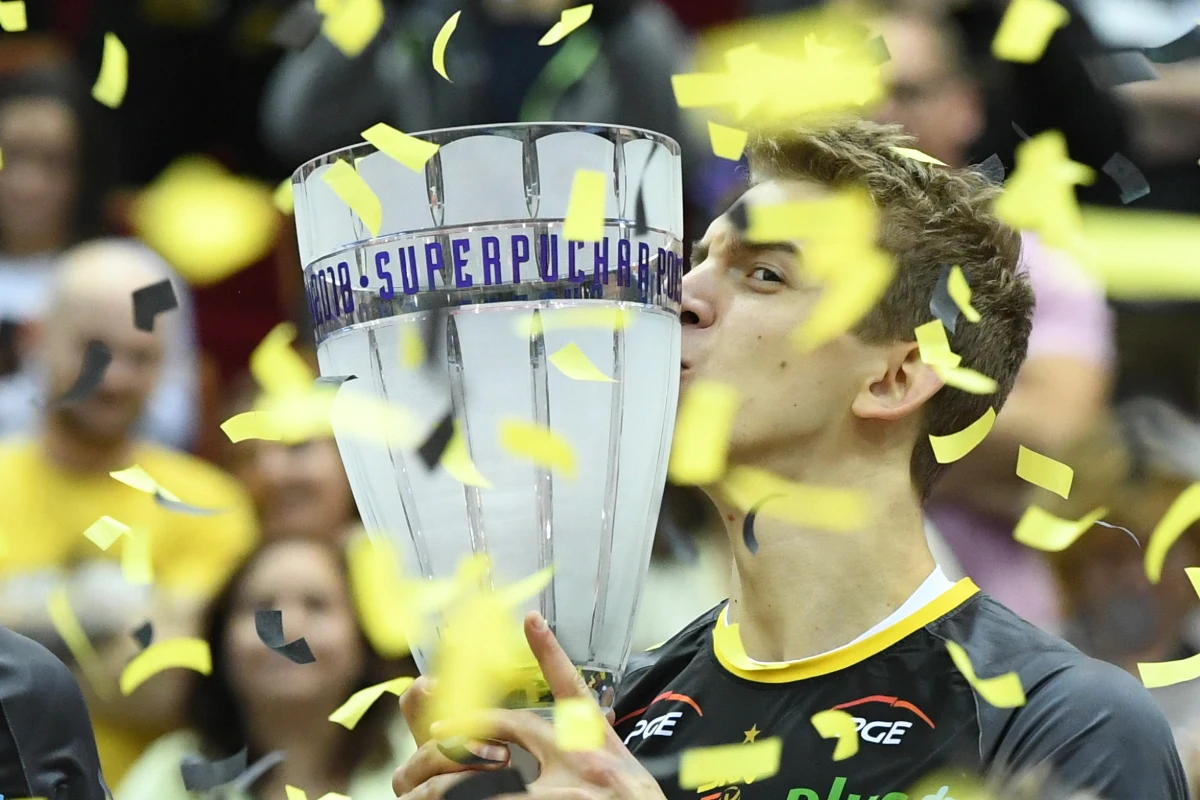 Artur Szalpuk przekonuje, że w gładko wygranym w Gdańsku 3:0 meczu z Treflem o Superpuchar Polski siatkarze PGE Skry Bełchatów nie zaprezentowali pełni swoich możliwości. „Stać nas na zdecydowanie lepszą grę” – zapewnił przyjmujący mistrzów Polski.
