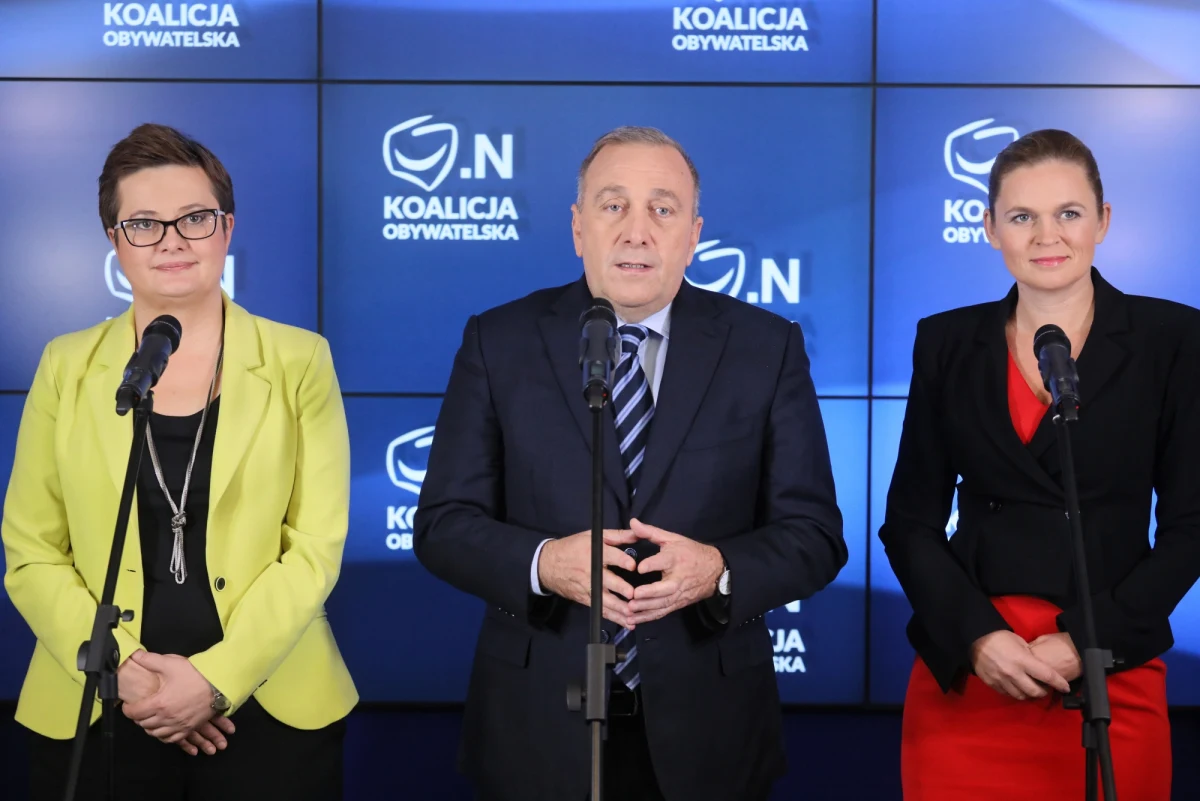 ​Uważam, że nie ma alternatywy dla naszej koalicji z PSL i SLD w sejmikach - powiedział w czwartek przewodniczący PO Grzegorz Schetyna. Dodał, że cieszy się z deklaracji liderów ludowców i Sojuszu wykluczających możliwość zawarcia koalicji z PiS.