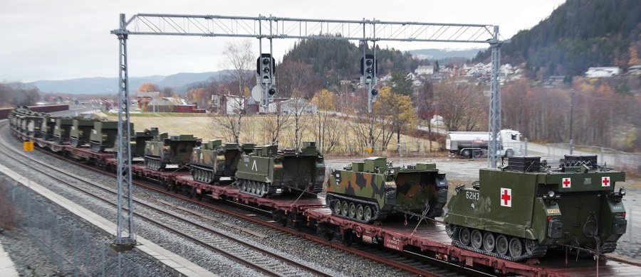 ​W Norwegii rozpoczęły się największe od zakończenia zimnej wojny manewry wojskowe NATO Trident Juncture 2018. Rosja, która dzieli granicę z Norwegią, została poinformowała o ćwiczeniach i zaproszona do ich monitorowania.