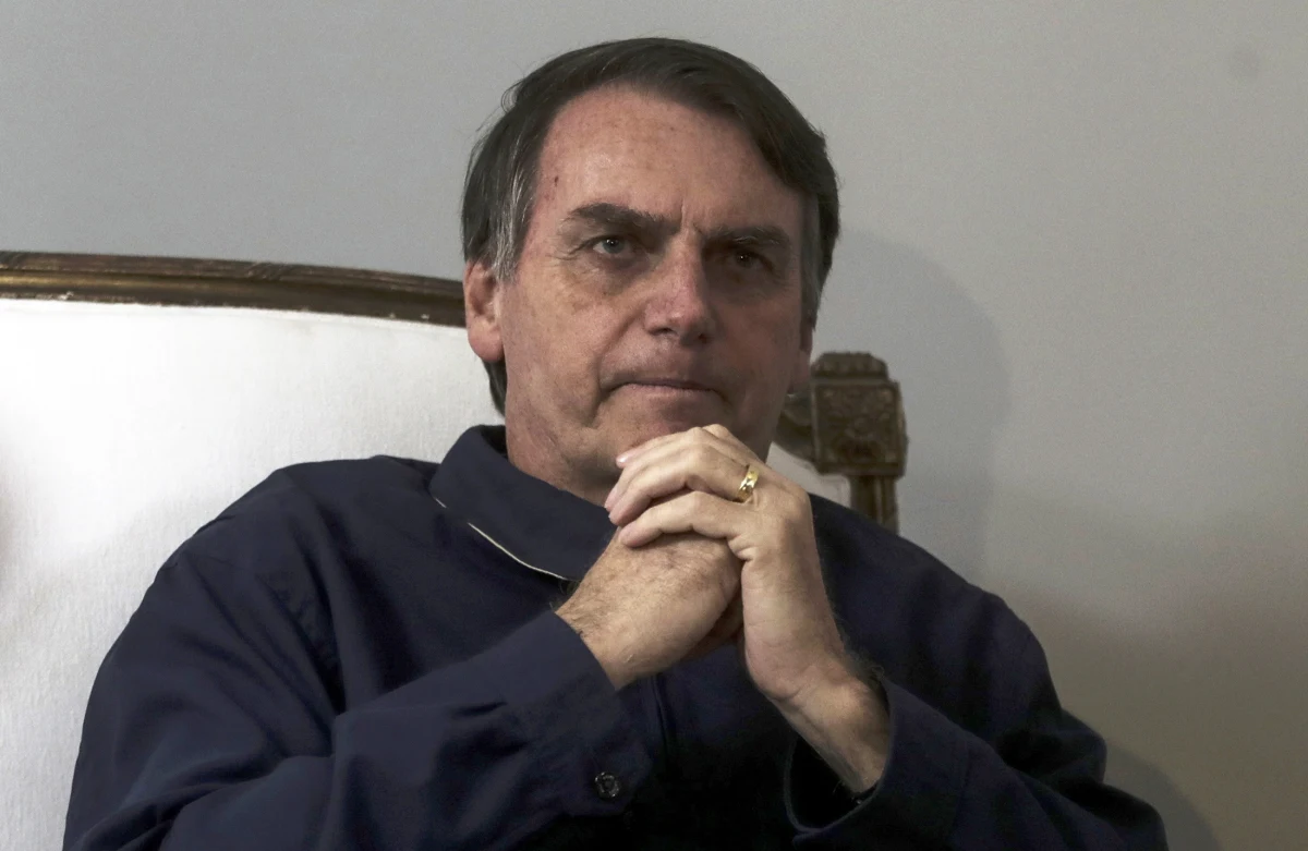 Jair Bolsonaro, skrajnie prawicowy populista, który w pierwszej turze wyborów prezydenckich w Brazylii uzyskał 46 proc. poparcia, według sondaży w drugiej turze w niedzielę odniesie wysokie zwycięstwo nad socjalistą Fernando Haddadem - może liczyć na 57 proc. głosów.
