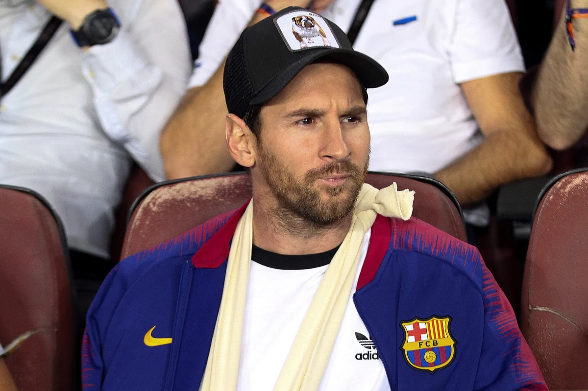 ​Niedzielne El Clasico na Camp Nou będzie pierwszym od 11 lat meczem Barcelony z Realem Madryt, w którym nie wystąpi ani lider piłkarzy z Katalonii Lionel Messi, ani snajper rywali Cristiano Ronaldo. Argentyńczyk ma kontuzję, a Portugalczyk przeszedł do Juventusu.