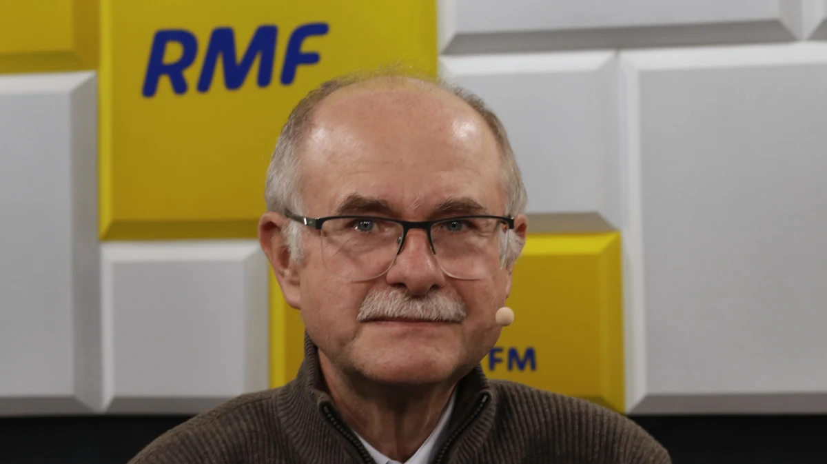 „Premier w odróżnieniu od poprzednich premierów, bo miałem możliwość rozmawiania prawie z każdym z premierów rządu, bo byłem kiedyś szefem dużej firmy… Po raz pierwszy zdarzyło się, że jeśli się ma bardzo silne argumenty, to premier przyznaje rację i realizuje. Pod tym względem premier Morawiecki jest dla mnie chlubnym wyjątkiem.” – mówi w rozmowie z Krzysztofem Ziemcem Roman Kluska, przedsiębiorca, prezes firmy „Prawdziwe Jedzenie”.