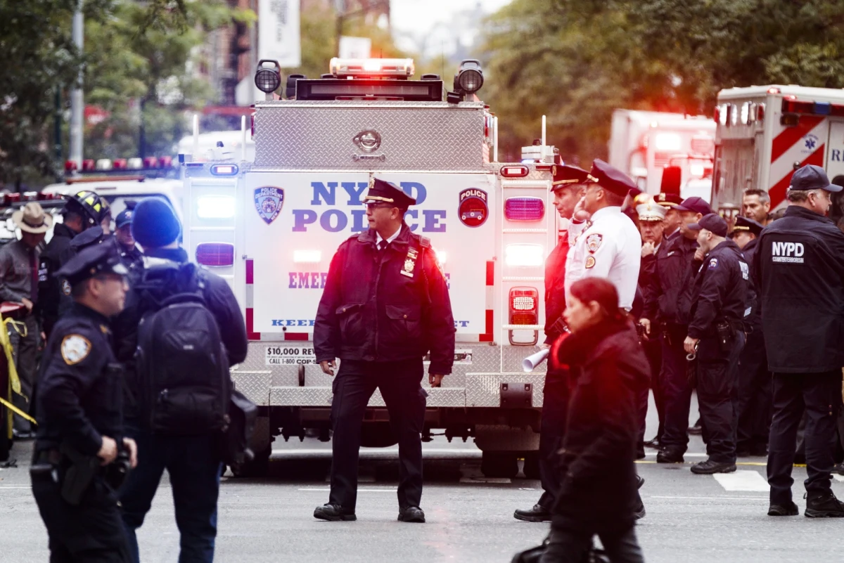 Resort sprawiedliwości USA potwierdza, że FBI zatrzymało w miasteczku Plantation na Florydzie osobę podejrzaną o rozsyłanie paczek z urządzeniami wybuchowymi - napisała na Twitterze rzeczniczka ministerstwa Sarah Isgur Flores. Według Reutersa, mężczyzna został zidentyfikowany jako 56-letni Cesar Sayoc. Mężczyzna usłyszał już zarzut, o czym poinformowała nowojorska prokuratura.
