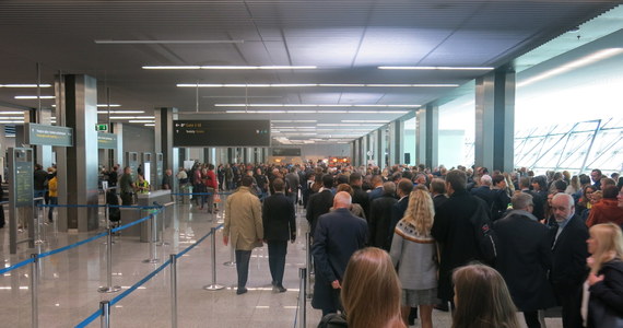 10 nowych kierunków znalazło się w zimowym rozkładzie lotów Międzynarodowego Portu Lotniczego Kraków-Balice, który wchodzi w życie w niedzielę. W sumie 20 przewoźników operujących z krakowskiego lotniska będzie oferować 100 połączeń.
