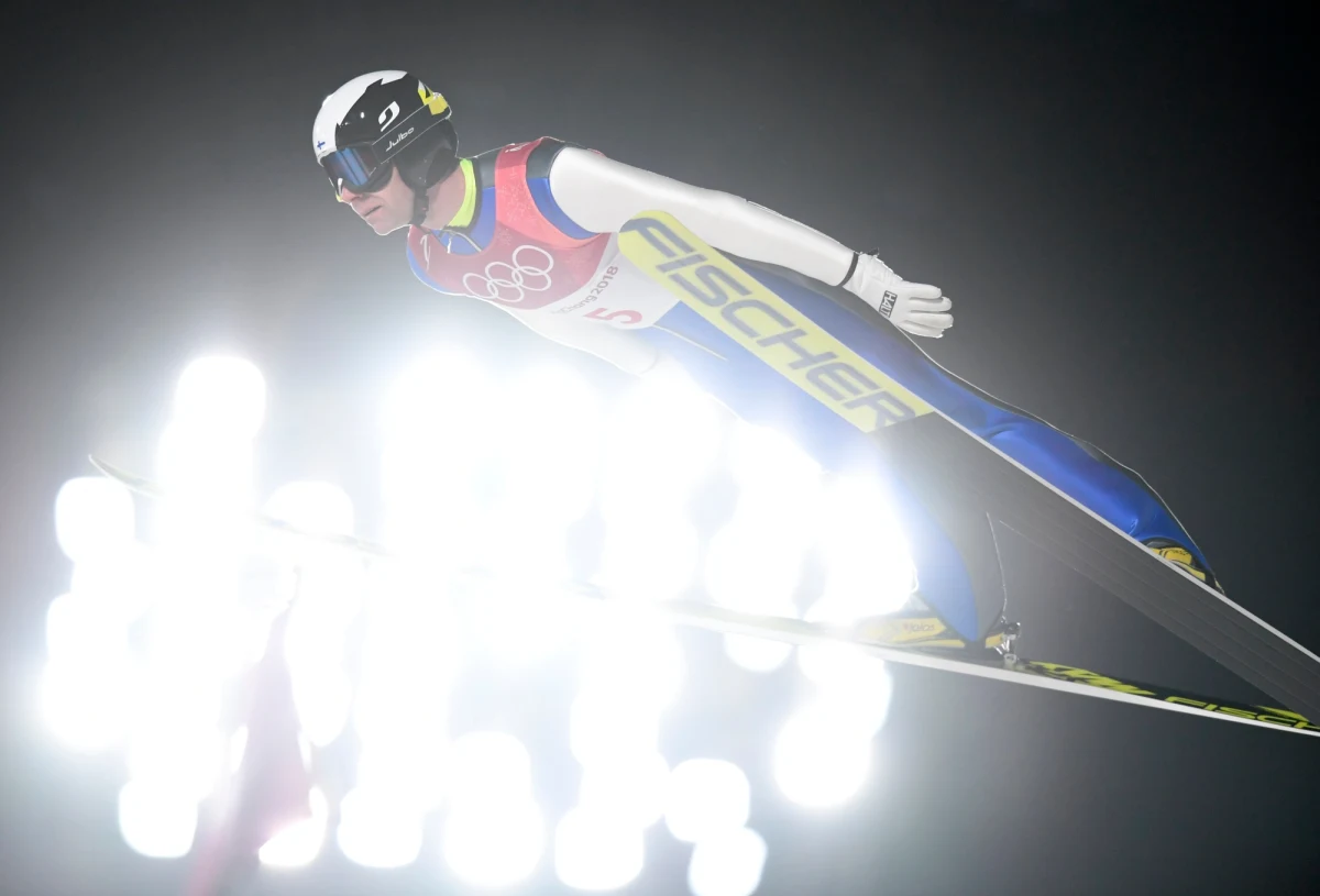 Janne Ahonen - słynny fiński skoczek narciarski - ogłosił zakończenie kariery sportowej. "Moja kariera polegająca na udziale w zawodach dobiegła końca" - przyznał 41-latek na łamach gazety "Ilta-Sanomat".