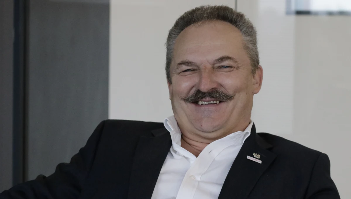 O coraz bardziej widocznym konflikcie Pawła Kukiza i Marka Jakubiaka mówią w nieoficjalnych rozmowach działacze Kukiz’15. Dzień po tym, jak na twitterowym profilu Kukiza pojawiła się "sugestia", by Jakubiak dołączył do polityków, którzy w ostatnim czasie rozstali się z ruchem, ten ostatni oświadczył, że nie wyklucza, że będzie starał się o funkcję przewodniczącego klubu parlamentarnego Kukiz'15.