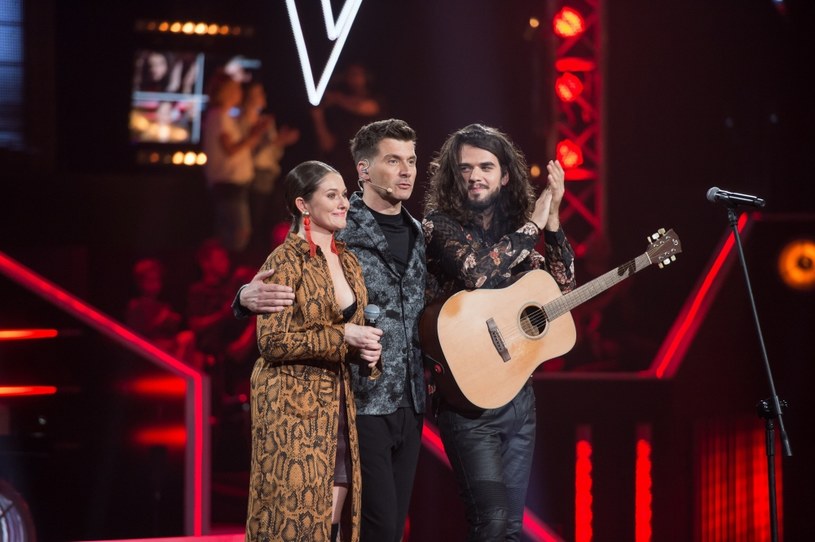 Etap bitw w "The Voice of Poland" dobiegł końca. Do nokautu w ostatnim odcinku awansowali m.in. Ania Deko, Natalia Smagacka, Maksymilian Łapiński, Alek Woźniak i Gosia Pauka. Do kolejnego przeszła również Marianna Linde, siedząca na "gorącym krześle" Patrycji Markowskiej. Co jeszcze działo się w odcinku?  