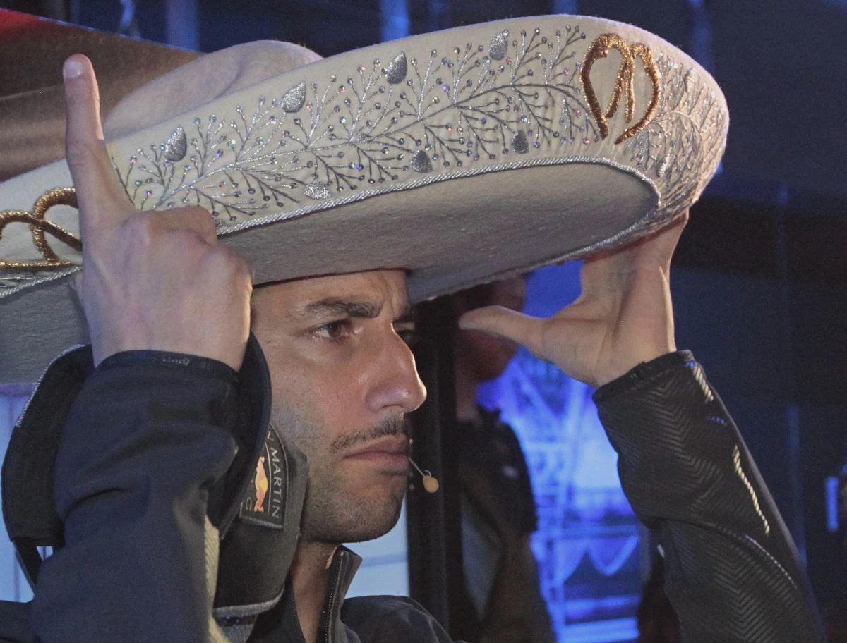 Daniel Ricciardo wygrał kwalifikacje i zapewnił sobie pole position w niedzielnym wyścigu Formuły 1 o Grand Prix Meksyku. Drugi w kwalifikacjach był jego kolega z ekipy Red Bull - Max Verstappen.