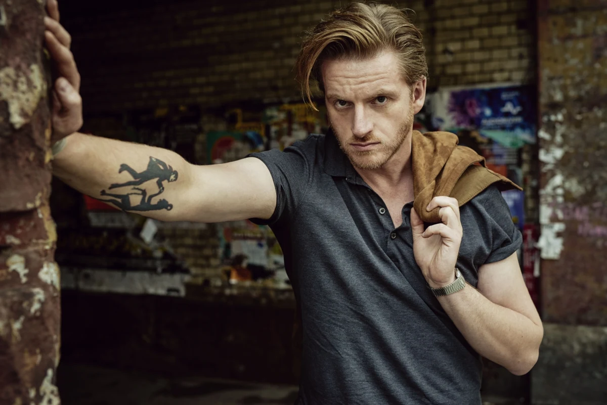 2 listopada do polskich kin wejdzie długo oczekiwany film "Bohemian Rhapsody" o legendzie Freddiego Mercury'ego i grupy Queen. A dwa dni wcześniej do księgarń trafi "Królestwo" Szczepana Twardocha, kontynuacja bestsellerowego "Króla". 