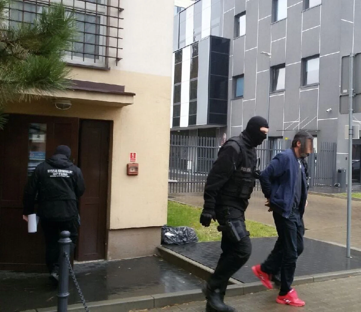 Sąd zgodził się na trzymiesięczny areszt dla obywatela Gruzji i obywatelki Białorusi, podejrzanych o zatajenie zabójstwa 28-letniej Pauliny D., która zaginęła tydzień temu w Łodzi. Policja poinformowała też, że ma personalia mężczyzny, który jako ostatni był widziany z D. Istnieje podejrzenie, że może się on znajdować za granicą.