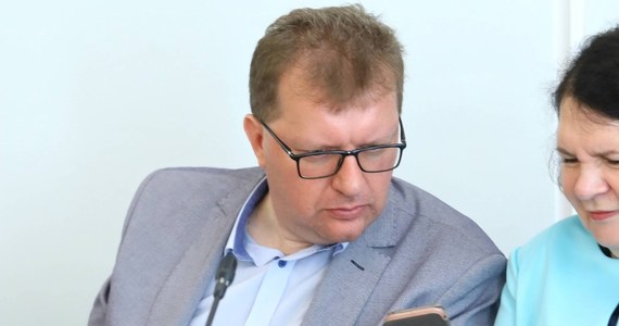 ​Dwóch chłopców zostało niegroźnie rannych po tym, jak w niedzielę wieczorem potrącił ich krośnieński poseł Prawa i Sprawiedliwości Piotr Babinetz. Polityk także trafił do szpitala z obrażeniami głowy.