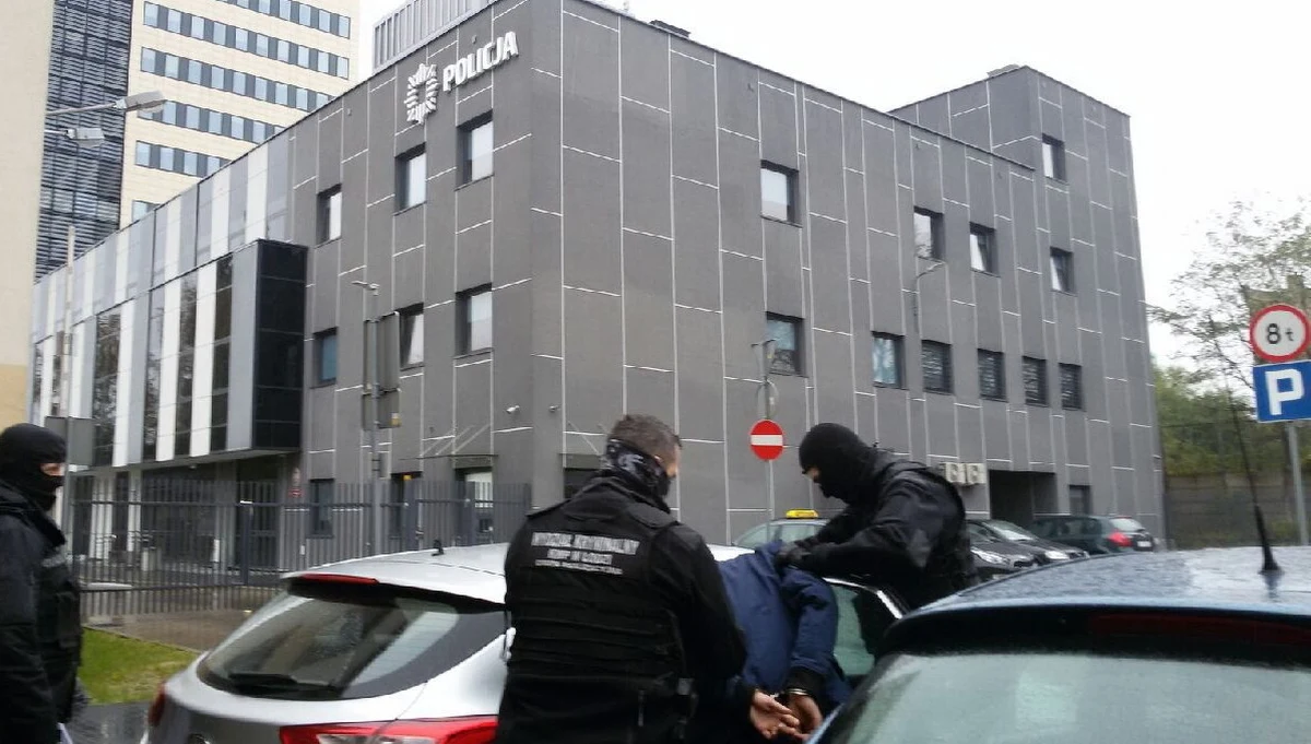 Dziś ma odbyć się sekcja zwłok Pauliny D., której ciało znaleziono w piątek w lasku w pobliżu Stawów Jana w Łodzi. 28-latka miała rany kłute szyi. 