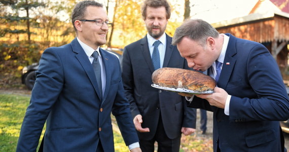 "Andrzej Duda 11 listopada rozpocznie obchody setnej rocznicy odzyskania przez Polskę niepodległości od złożenia wieńców przy pomnikach Ojców Niepodległości" - mówi w RMF FM prezydencki minister Wojciech Kolarski. Następnie, będzie msza w Świątyni Opatrzności Bożej. Kancelaria prezydenta nie zabiegała o wizyty światowych przywódców 11 listopada. 