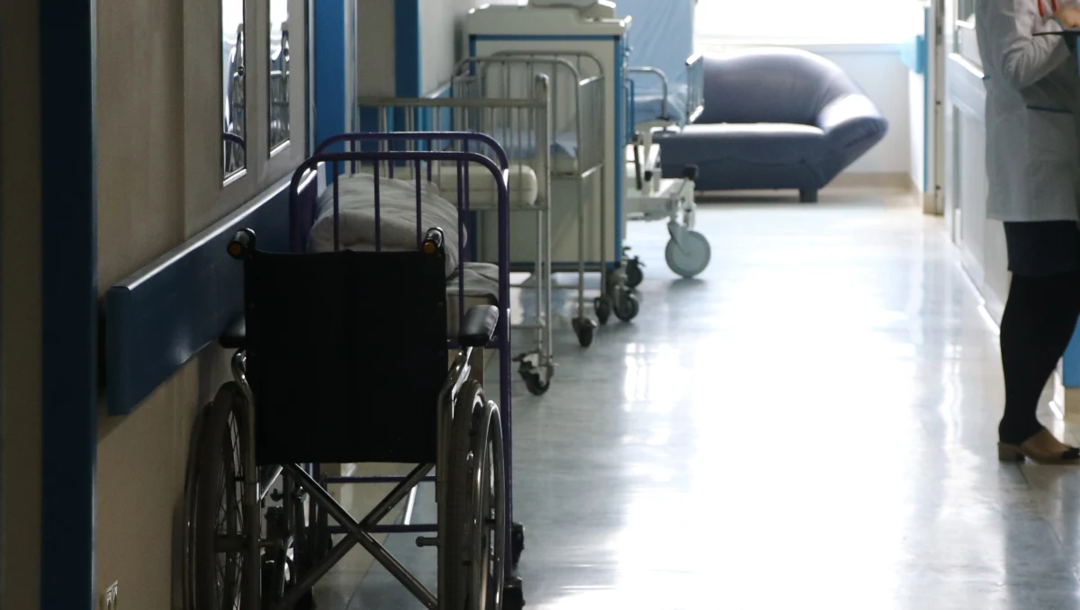 Dwa ataki na lekarzy i pielęgniarki w Śląskiem. Doszło do nich w Bielsku-Białej i Wodzisławiu Śląskim. Agresywny mężczyzna z Wodzisławia Śląskiego został już tymczasowo aresztowany.