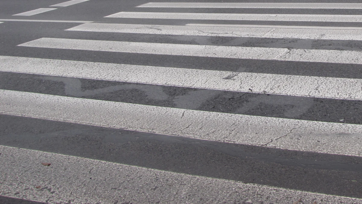 Zarzut zabójstwa oraz spowodowania katastrofy usłyszeli dwaj kierowcy, którzy doprowadzili do śmiertelnego potrącenia dwóch osób na przejściu dla pieszych Jeleniej Górze. Śledczy ustalili, że był to nielegalny wyścig. Auta jechały z prędkością ponad 135 km/h.