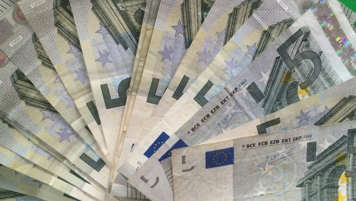 Komisja Europejska już 16 listopada będzie mogła złożyć wniosek o kary finansowe dla Polski. Wtedy odbędzie się rozprawa w kwestii środków tymczasowych, które zamrażają ustawę o Sądzie Najwyższym i nakazują powrót do sytuacji sprzed 3 kwietnia. Ostateczne postanowienie TSUE w sprawie środków tymczasowych zapadnie przed 21 grudnia – usłyszała w TSUE nasza dziennikarka Katarzyna Szymańska–Borginon.   