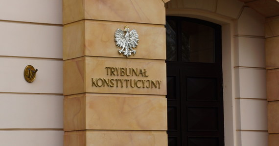 Do 13 listopada odroczył Trybunał Konstytucyjny rozpatrywanie sprawy wniosku prezydenta o zbadanie konstytucyjności nowelizacji dotyczącej zniesienia górnego limitu składek na ZUS. We wtorek - przez dwie godziny - TK m.in. wysłuchał stron postępowania.