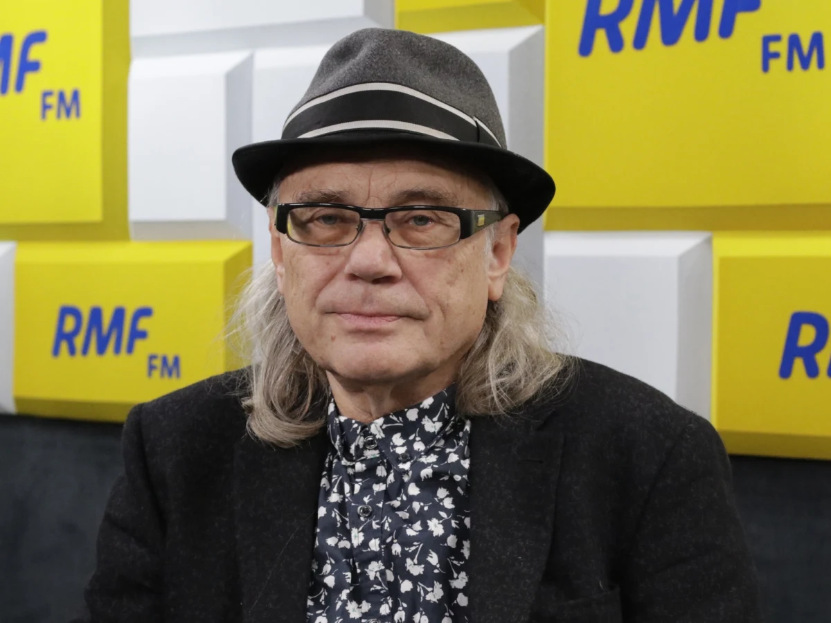  „My z Korą zawsze sobie mówiliśmy, że jedno bez drugiego nie może żyć. I że jak ja umrę, to Kora też nie będzie mogła żyć i ja mówiłem to samo. Okazuje się, że istnieje życie po śmierci...” – mówi w Porannej rozmowie w RMF FM Kamil Sipowicz - poeta, pisarz i filozof, a prywatnie mąż zmarłej przed kilkoma miesiącami Kory Jackowskiej. I dodaje: „Żyję, ponieważ czuję opiekę i ochronę Kory. A byłem w tak skrajnych różnych sytuacjach przez ostatnie dwa miesiące, że bez jej pomocy bym najprawdopodobniej nie przeżył. Wydaje mi się, że jej zależy, żebym żył, żebym był zdrowy, żebym działał”. Sipowicz stwierdza: "Odczuwam łączność z Korą. Personalny kontakt. Nie tylko z energią, ale też z osobą".