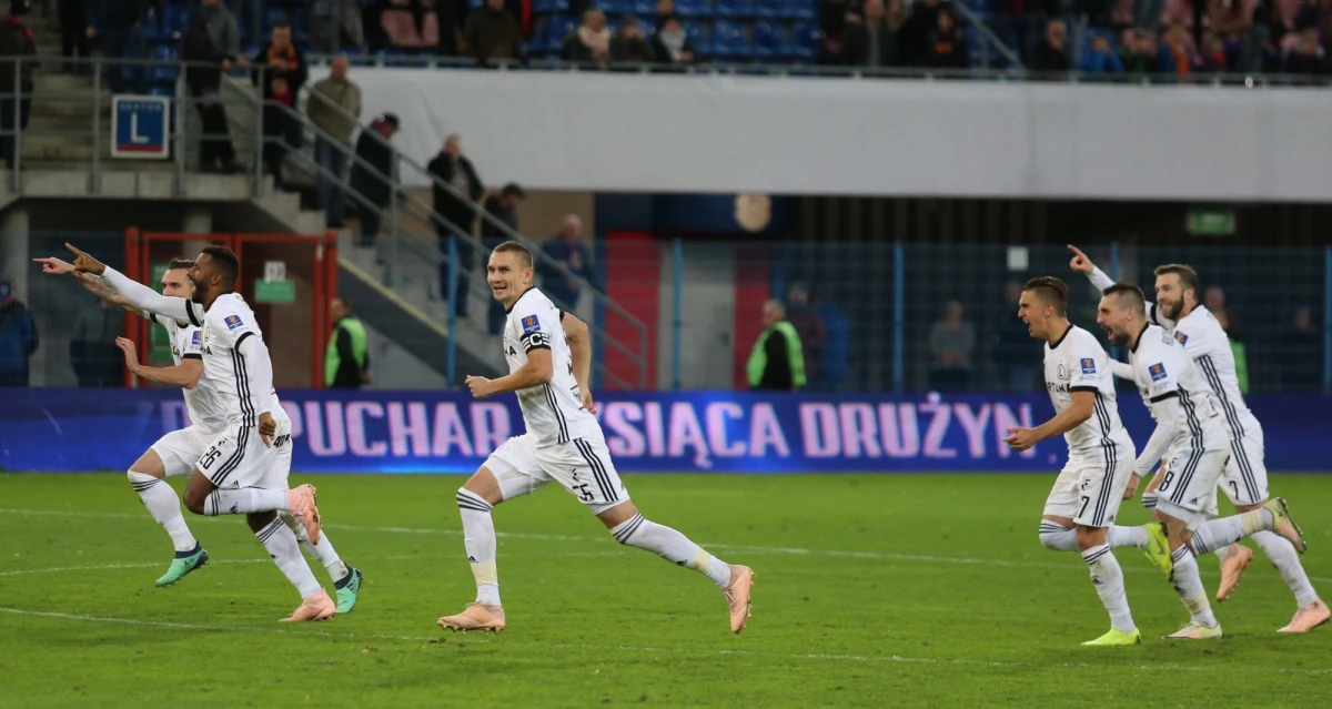 Awantura przy ławce Piasta, o krok od bójki między trenerem Legii Ricardo Sa Pinto i kierownikiem drużyny z Gliwic, kontrowersyjne decyzje arbitra, losy pojedynku rozstrzygnięte dopiero w serii rzutów karnych... Potyczka Piasta Gliwice i Legii Warszawa w 1/16 finału Pucharu Polski dostarczyła kibicom nie lada emocji! Zwycięsko wyszli z niej legioniści i to oni meldują się w kolejnej rundzie rozgrywek.