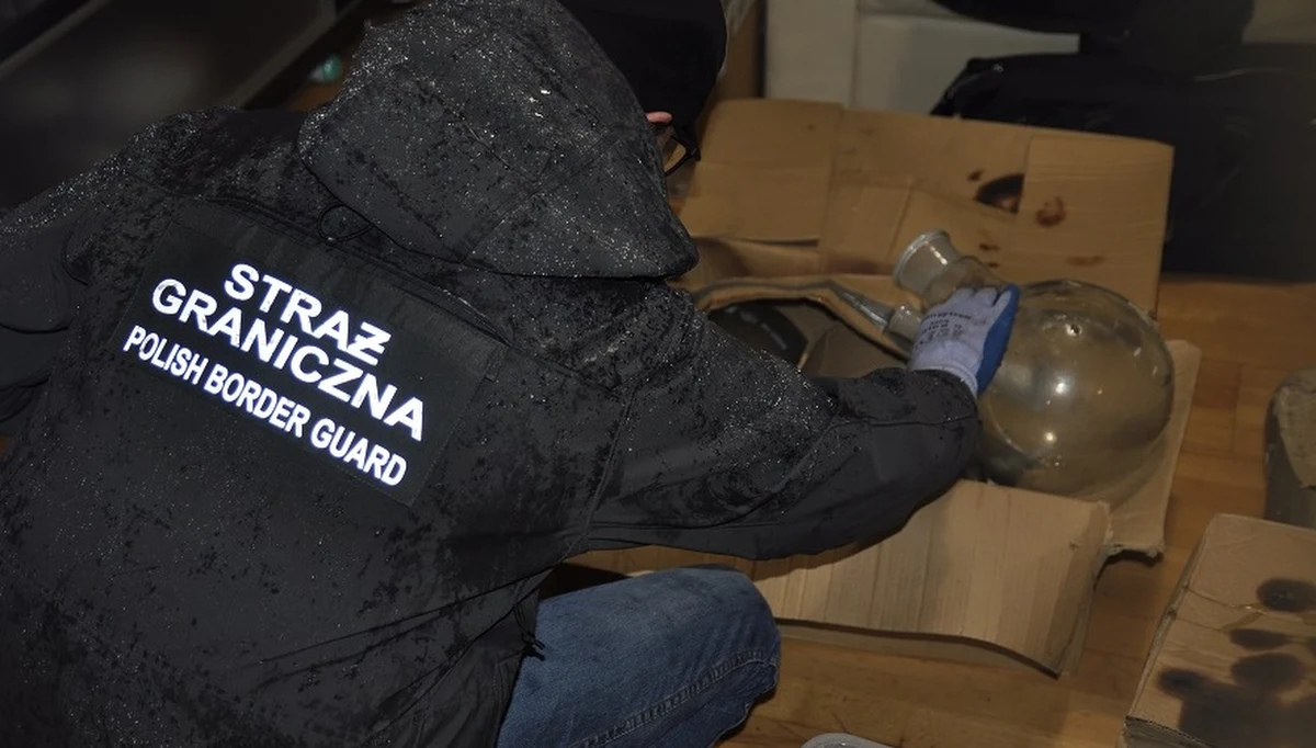 ​Strażnicy graniczni z Nadwiślańskiego Oddziału zlikwidowali fabrykę amfetaminy, produkującą środki odurzające na znaczącą skalę. Postawiono zarzuty trzem Wietnamczykom.