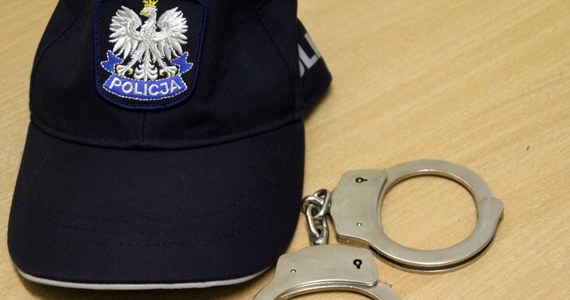Prokuratura Okręgowa w Koszalinie skierowała do sądu akt oskarżenia przeciwko czterem osobom, którym zarzuca dokonywanie oszustw metodą "na policjanta". Grupa miała wyłudzić ok. 715 tys. złotych.