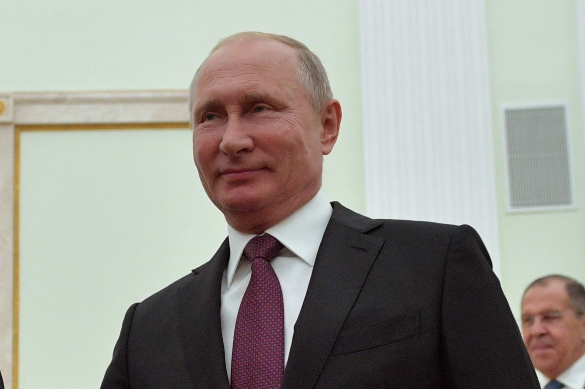 ​Prezydent Rosji Władimir Putin zapewnił w środę, że Rosja będzie zdecydowanie bronić praw i interesów swoich rodaków za granicą w sytuacji rosnących na świecie napięć. Ocenił, że sytuacja na świecie jest niełatwa i wzmaga się "agresywny nacjonalizm". "Rośnie napięcie, podkopywane są podstawy prawa międzynarodowego, niszczone są wieloletnie porozumienia pomiędzy państwami" - powiedział Putin występując na odbywającym się w Moskwie kongresie rosyjskiej diaspory.