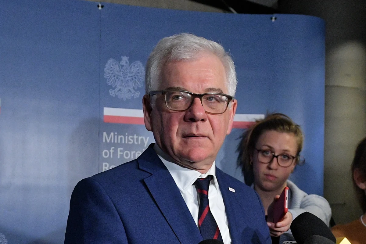 W pełni popieram wniosek prokuratora generalnego do Trybunału Konstytucyjnego; polski TK ma prawo oceniać konstytucyjność poszczególnych elementów traktatów europejskich - napisał minister spraw zagranicznych Jacek Czaputowicz w oświadczeniu opublikowanym w środę.