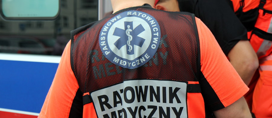​Jedna osoba nie żyje, a trzy są ranne - to bilans zderzenie szynobusa z autem osobowym między Zwierzynkiem a Sarbiewem w województwie lubuskim.
