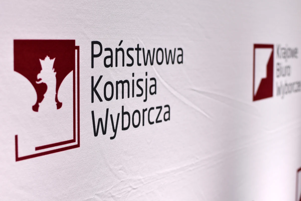 ​W nocy z piątku na sobotę rozpocznie się cisza wyborcza przed II turą wyborów samorządowych. Będzie obowiązywała na terenie całego kraju, nie tylko w tych miejscach, gdzie odbywa się głosowanie - powiedział rzecznik KBW Wojciech Dąbrówka. Cisza potrwa do godziny 21:00 w niedzielę.