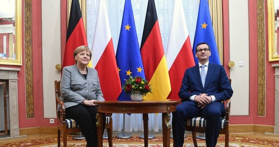 Od oficjalnego powitania na dziedzińcu Belwederu przez premiera Mateusza Morawieckiego rozpoczęła w piątek wizyta w Polsce kanclerz Niemiec Angeli Merkel. Szefowie obu rządów poprowadzą następnie polsko-niemieckie konsultacje międzyrządowe.