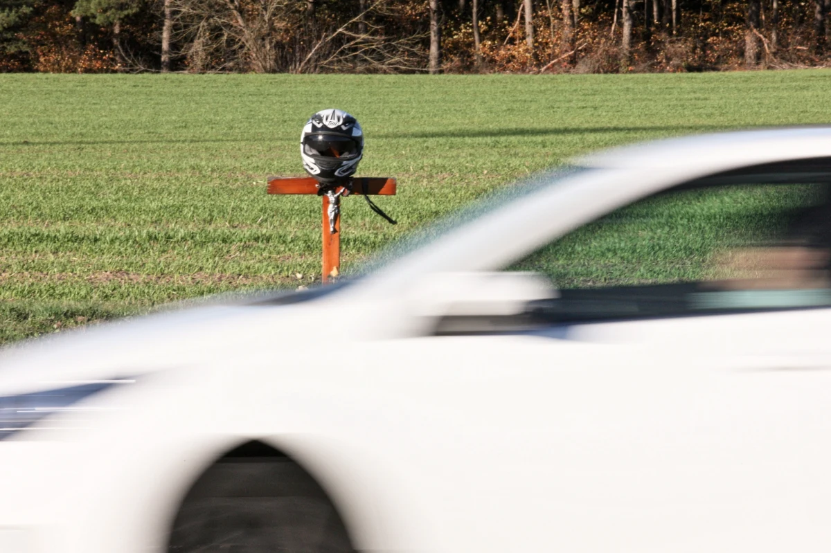 Na drogach w całym kraju trwa policyjna akcja "Znicz". Jak podała Komenda Główna Policji, od środy zginęły już 32 osoby.