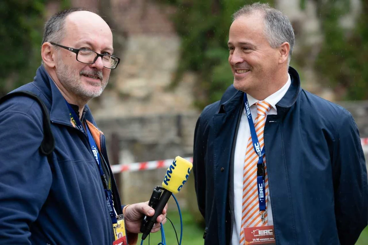 My Europejczycy byliśmy kiedyś największymi odkrywcami, teraz jakby przestało nam na tym zależeć. Na program kosmiczny wydajemy rocznie na głowę po mniej niż 10 euro, jak można prowadzić badania, dokonywać odkryć, mając tak mało pieniędzy? - mówi RMF FM Gianfranco Visentin. Szef Sekcji Automatyki i Robotyki Europejskiej Agencji Kosmicznej, gość czwartej edycji European Rover Challenge, w rozmowie z Grzegorzem Jasińskim mówi o największych wyzwaniach misji marsjańskich, problemach z temperaturą i promieniowaniem, ale też szansach na pozytywne niespodzianki.