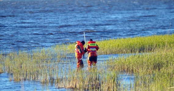 Trwa akcja poszukiwawcza na jeziorze Sarbsko koło Łeby w Pomorskiem. Według informacji świadka do jeziora spadł niewielki samolot. 