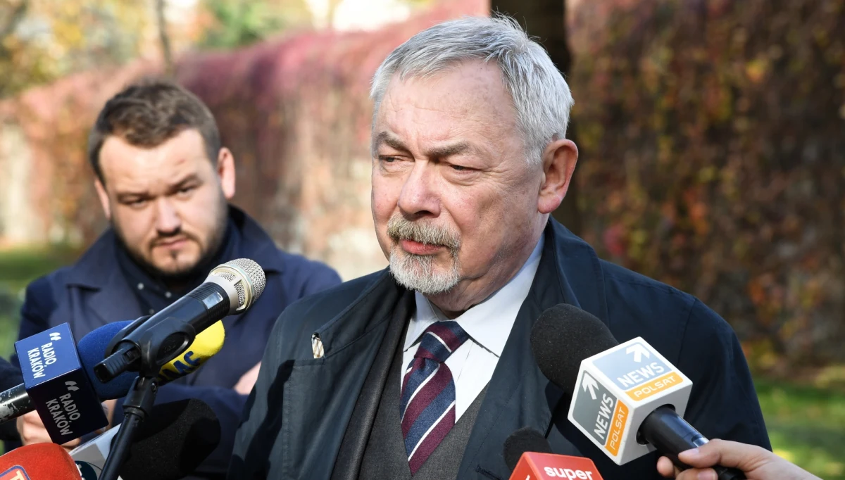 ​Jacek Majchrowski wygrał II wyborów samorządowych w Krakowie, zdobywając 64,6 proc - wynika z sondażu exit poll przeprowadzonego przez Ipsos. Jego rywalka Małgorzata Wassermann, kandydatka Zjednoczonej Prawicy, zdobyła 35,4 proc. Majchrowski tym samym wywalczył sobie piątą kadencję. "Bardzo dziękuję wszystkim tym, którzy przyczynili się do tego zwycięstwa. Obiecuję, że będę nadal godnie sprawował urząd prezydenta Krakowa - powiedział Jacek Majchrowski, który - według sondażowych wyników II tury wyborów" - stwierdził Majchrowski.