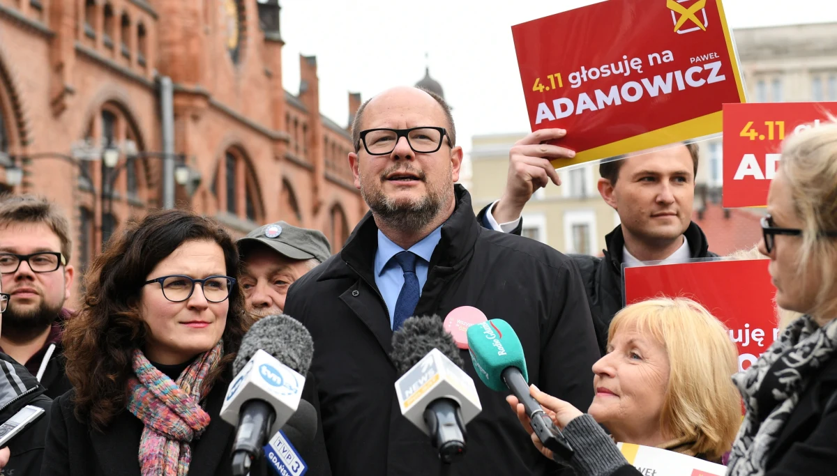 W Gdańsku urzędujący prezydent Paweł Adamowicz pokonał Kacpra Płażyńskiego z Prawa i Sprawiedliwości w II turze wyborów samorządowych, zdobywając 64,7 proc. głosów - wynika z sondażu exit poll przeprowadzonego przez Ipsos. Jego rywal dostał 35,3 proc. "Będę wszystko robił z moimi współpracownikami, aby przez te pięć lat pokazać wam, że jestem prezydentem wszystkich, bez wyjątku gdańszczan. Gdańsk dzisiaj po raz drugi dokonał wyboru, Gdańsk dzisiaj po raz drugi opowiedział się za Gdańskiem wolności, równości, solidarności, Gdańskiem otwartym" - mówił po ogłoszeniu pierwszych wyników sondażowych Adamowicz. 