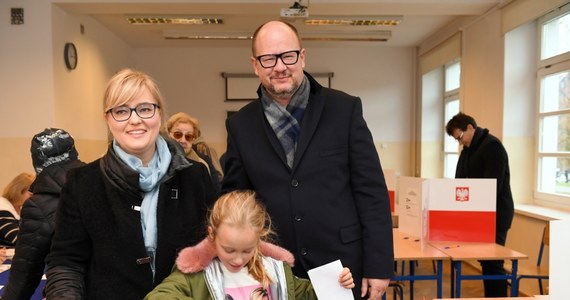 Paweł Adamowicz sprawujący od 1998 r. funkcję prezydenta Gdańska został ponownie wybrany na to stanowisko. Pokonał w drugiej turze wyborów kandydata Zjednoczonej Prawicy Kacpra Płażyńskiego. 