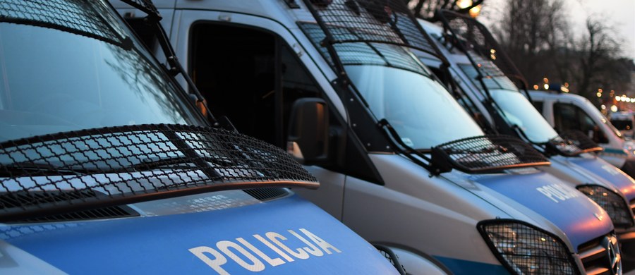 Odnalazły się dwie poszukiwanie 13-latki z Kościerzyny, których od pierwszej w nocy szukało kilkudziesięciu policjantów. Dzieci całe i zdrowe zostały przekazane rodzicom. 