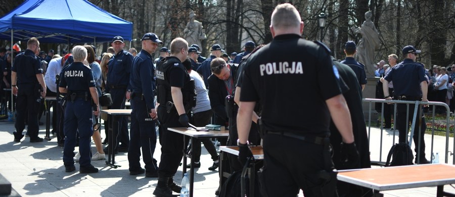 Nawet 20 procent policjantów całym kraju poszło na zwolnienia lekarskie - wynika z nieoficjalnych informacji reporterów RMF FM. Te ustalenia powstały na podstawie sygnałów z całej Polski, które do nas spływają.
