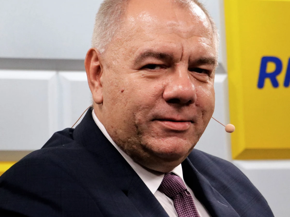 Myślę, że to wszystkim uświadomiło, jak teoretycznym państwem była Polska pod rządami PO i PSL, kiedy premierem był Donald Tusk - tak Jacek Sasin mówił w Popołudniowej rozmowie w RMF FM o dzisiejszym przesłuchaniu byłego szefa rządu przez komisję śledczą ds. Amber Gold. "Premier, który nic nie wiedział, nic nie mógł, niczego nie nadzorował, niczym się właściwie nie zajmował. Po co taki premier, po co taki rząd" - zastanawiał się gość Marcina Zaborskiego. Według Sasina przesłuchanie Donalda Tuska miało na celu ustalenie, dlaczego państwo w sprawie Amber Gold było tak bardzo niesprawne.