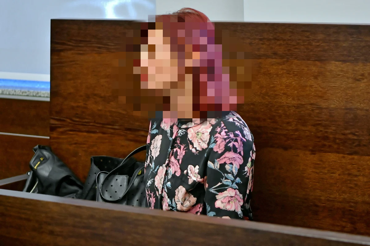 Przed sądem we Wrocławiu rozpoczął się proces przedszkolanki, która w lutym ubiegłego roku wylała wrzątek na 3,5-letnią dziewczynkę. Kobieta niosła wodę, by zaparzyć sobie herbatę. Przechodząc nad śpiącymi dziećmi, straciła równowagę. Oblana wrzątkiem dziewczynka doznała oparzeń blisko 16 procent powierzchni ciała. Przedszkolanka przyznała się do winy i chciała dobrowolnie poddać się karze, ale sprzeciw zgłosił prokurator, a kolejnego wniosku nie uwzględnił sąd.