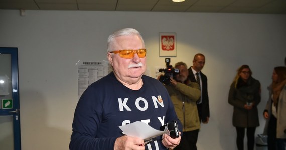 Były prezydent Lech Wałęsa wyznaczył nagrodę w kwocie 250 tys. zł dla "świadka, który brał udział w perfidnej prowokacji". Chodzi o - jak to określił - "wrabianie go w agenturalną działalność". Poinformował o tym w mediach społecznościowych. 