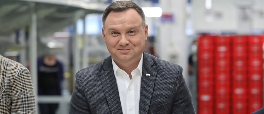 Prezydent Andrzej Duda mianował dziewięciu oficerów Wojska Polskiego na pierwszy oraz kolejne stopnie generalskie i admiralski; akty mianowania zostaną wręczone przez prezydenta w przededniu Narodowego Święta Niepodległości, 10 listopada - poinformowało Biuro Bezpieczeństwa Narodowego.