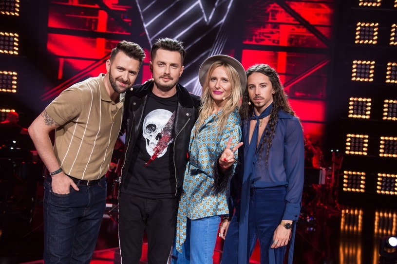 10 TVP2 nie pokaże pierwszego odcinka na żywo "The Voice of Poland". Telewizja Polska zdecydowała, że nie pokaże programu. Dlaczego? W tym samym czasie na TVP1 odbędzie się bowiem transmisja Koncertu dla Niepodległej. Program wróci na antenę 17 listopada. 