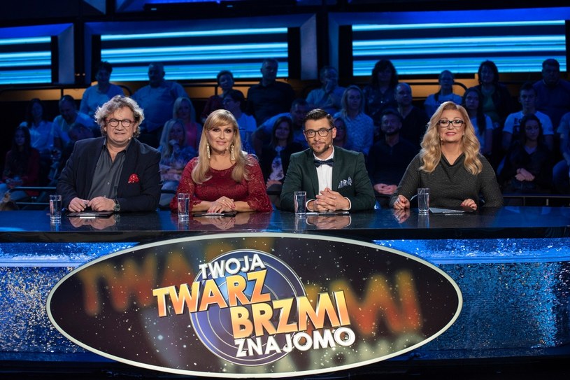 W najbliższą sobotę, 10 listopada, nie zobaczymy show "Twoja Twarz Brzmi Znajomo". Nastąpiła zmiana w emisji finałowego odcinka programu. 10 listopada o godzinie 21:45 Polsat wyemituje specjalnie z okazji Święta Niepodległości "Koncert dla Niepodległej". Natomiast finał show zostanie pokazany tydzień później - 17 listopada.