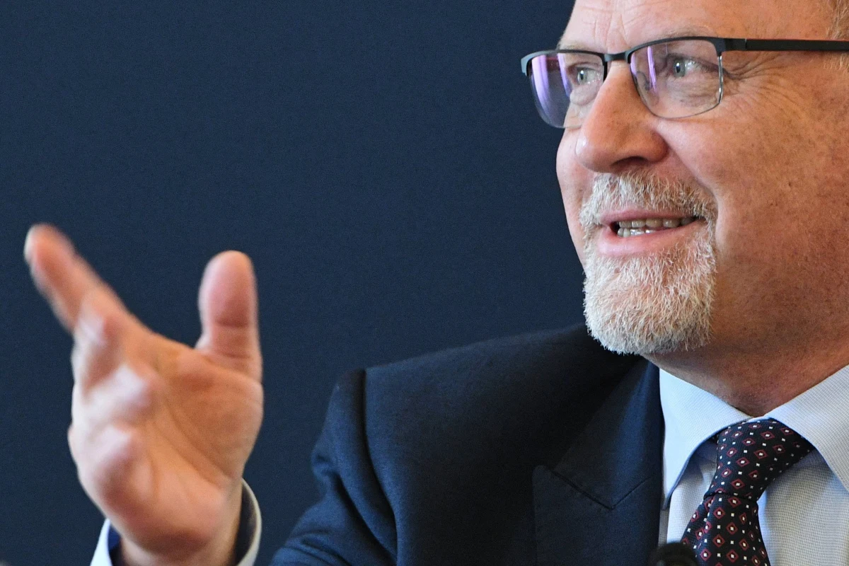 Sąd administracyjny uchylił zarządzenie wojewody ws. zmiany nazwy stołecznej ul. Józefa Chmiela na ppłk. Wacława Lipińskiego w związku z tzw. ustawą dekomunizacyjną. Okazało się, że patronem ulicy był nauczyciel Józef Chmiel, a nie działacz komunistyczny o tym samym imieniu i nazwisku.