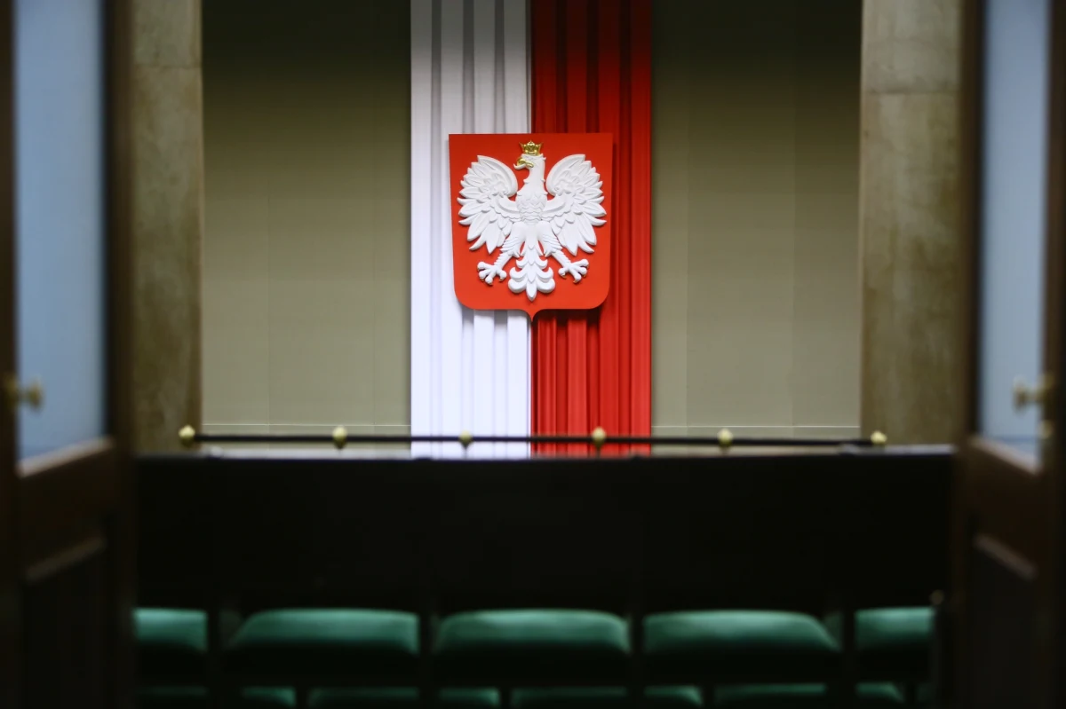 12 listopada 2018 roku będzie dniem wolnym od pracy. Sejm przyjął w środę wszystkie poprawki Senatu do ustawy ustanawiającej ten dzień Świętem Narodowym i dniem wolnym od pracy z okazji 100-lecia odzyskania przez Polskę niepodległości, a prezydent Andrzej Duda ustawę podpisał. Państwowa Inspekcja Pracy wspólnie z Ministerstwem Rodziny, Pracy i Polityki Społecznej ogłosiła, że sklepy w najbliższy poniedziałek mają być zamknięte.